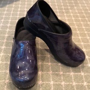 NAVY BLUE SANITA CLOGS!!